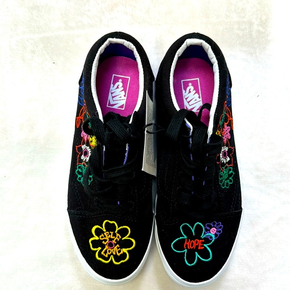 Girls Van Old Skool Cultivate Care Sneakers sz 3 Brand New, RARE - Picture 1 of 8